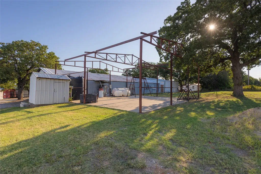 2520 E Highway 199 Springtown TX 76082