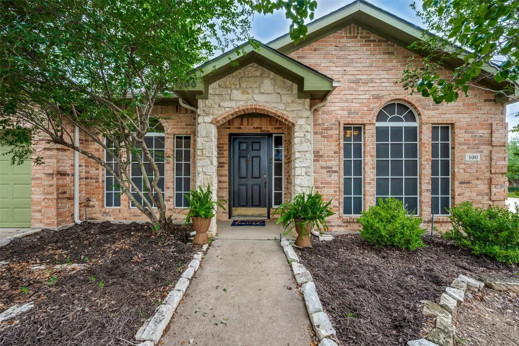 100 Bullava Court Crowley TX 76036