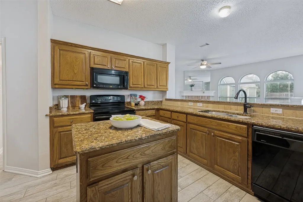 100 Bullava Court Crowley TX 76036