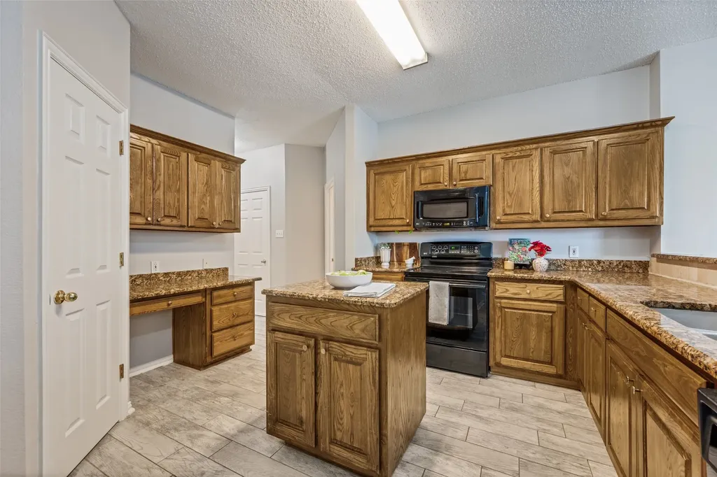 100 Bullava Court Crowley TX 76036