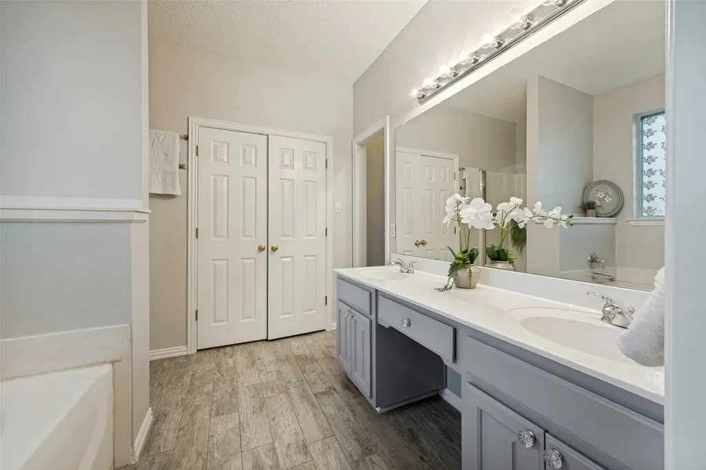 100 Bullava Court Crowley TX 76036