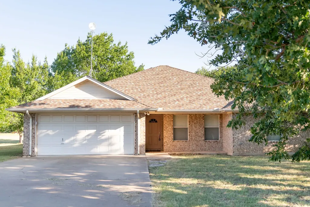 1193 County Road 318 Glen Rose TX 76043