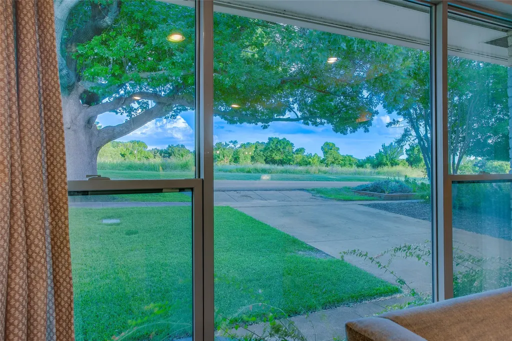 9039 Lanshire Drive Dallas TX 75238