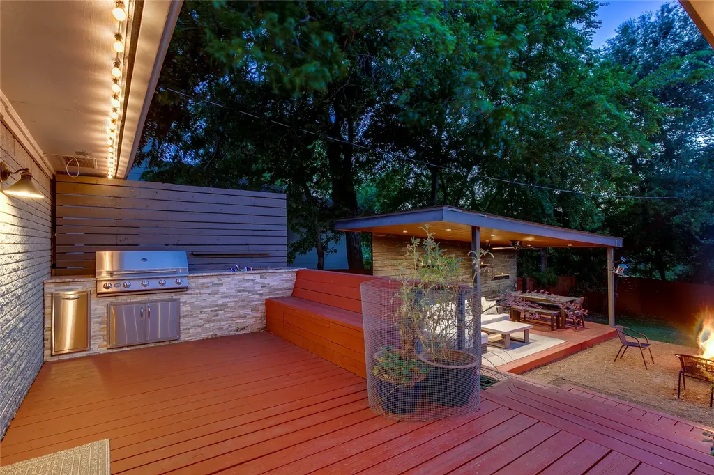 9039 Lanshire Drive Dallas TX 75238