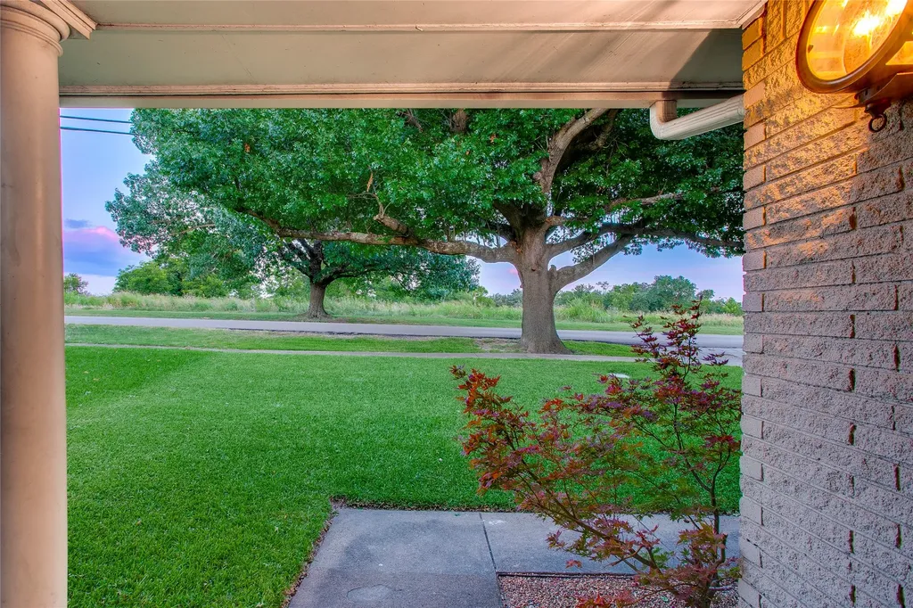 9039 Lanshire Drive Dallas TX 75238