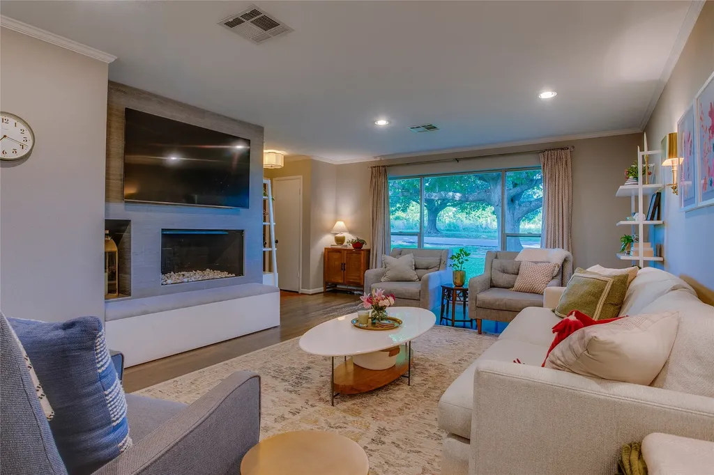 9039 Lanshire Drive Dallas TX 75238
