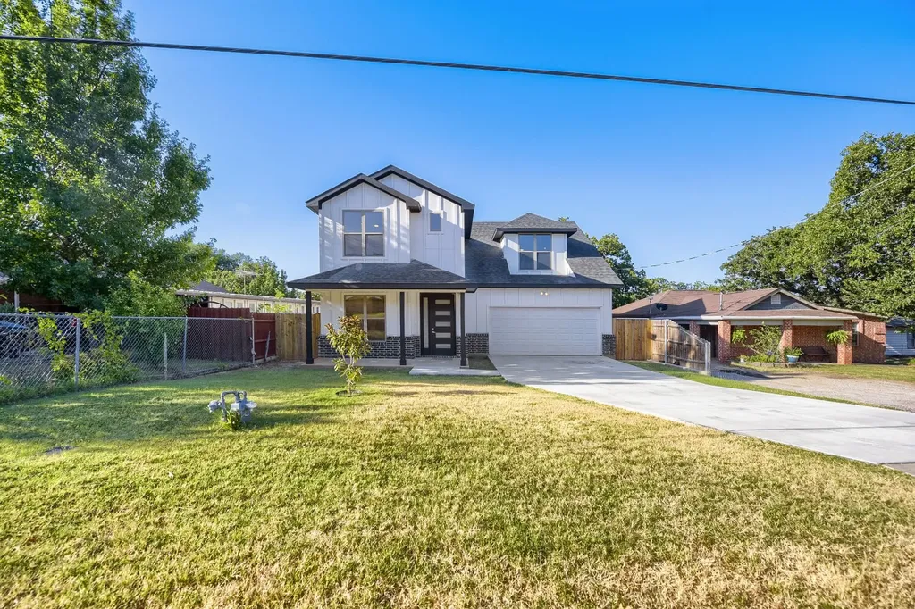 7305 Charbonneau Road Lake Worth TX 76135