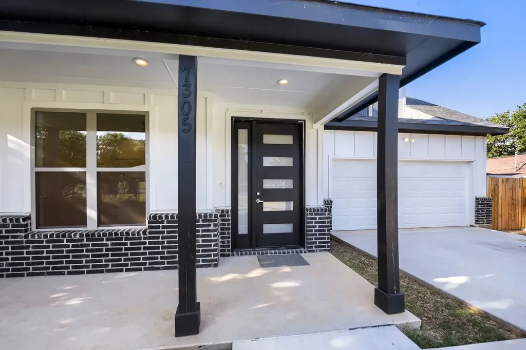 7305 Charbonneau Road Lake Worth TX 76135