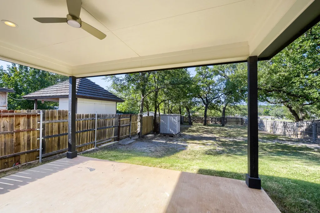7305 Charbonneau Road Lake Worth TX 76135