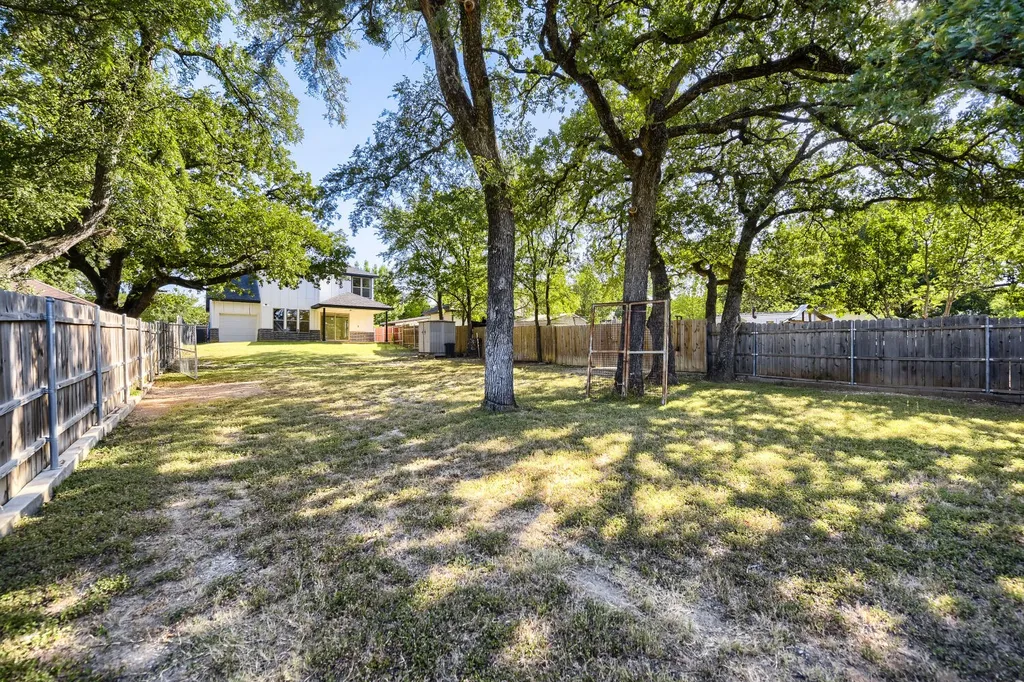 7305 Charbonneau Road Lake Worth TX 76135