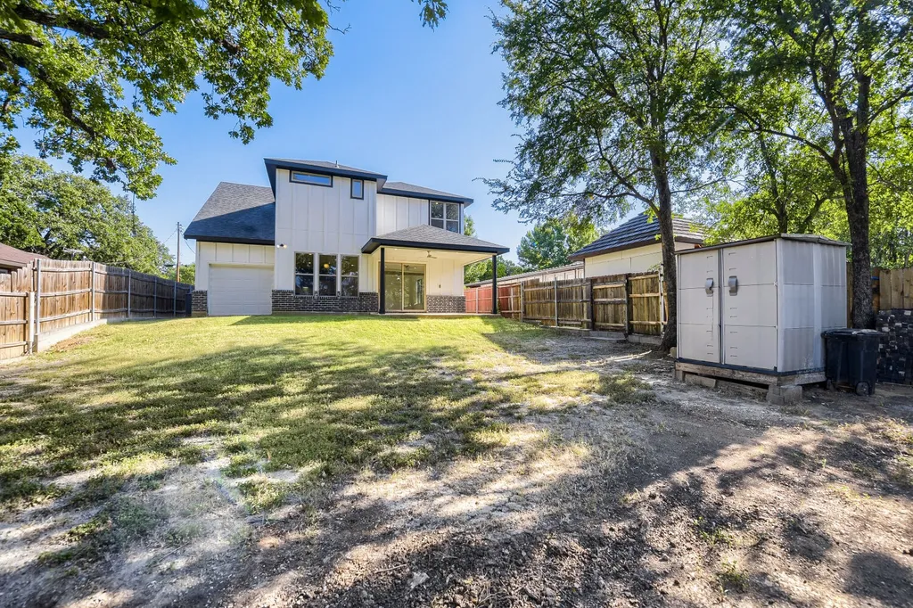7305 Charbonneau Road Lake Worth TX 76135