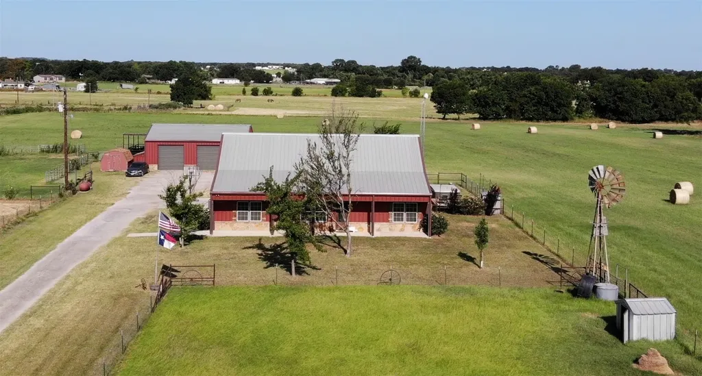 716 County Road 3241 Paradise TX 76073