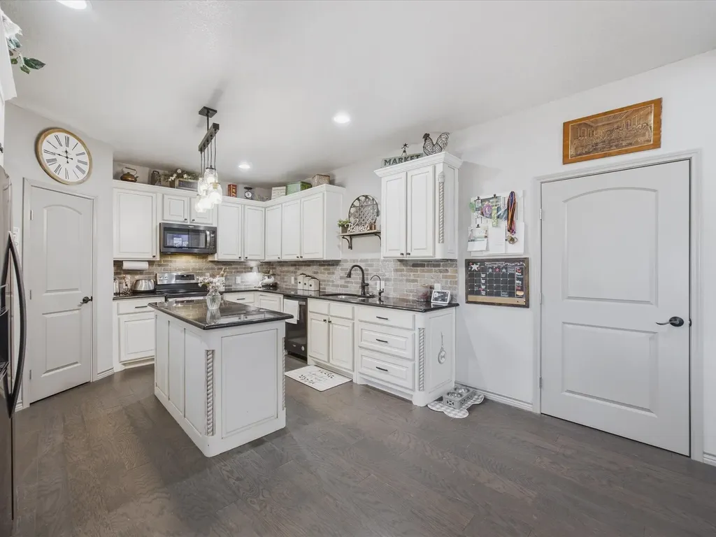 716 County Road 3241 Paradise TX 76073