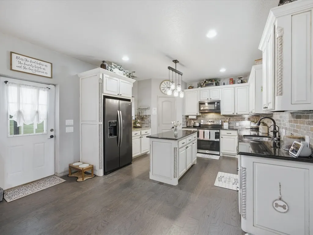 716 County Road 3241 Paradise TX 76073