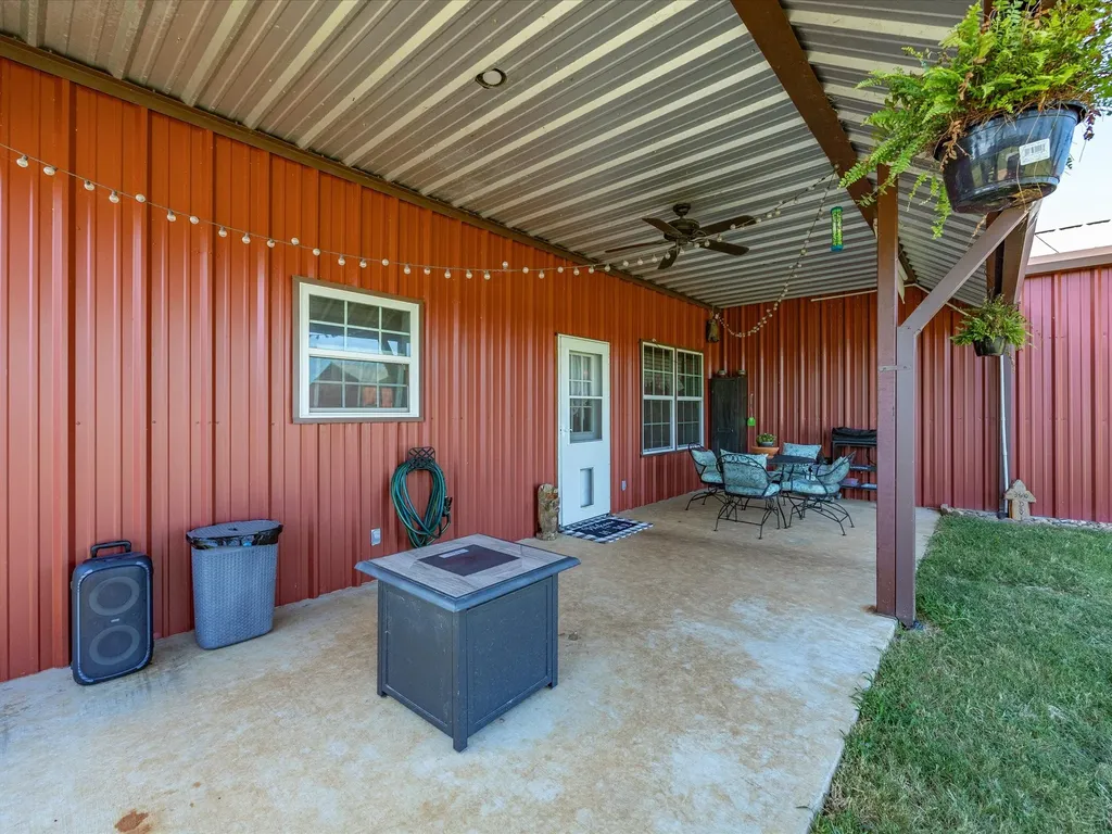 716 County Road 3241 Paradise TX 76073