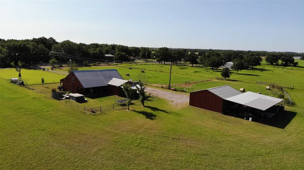716 County Road 3241 Paradise TX 76073