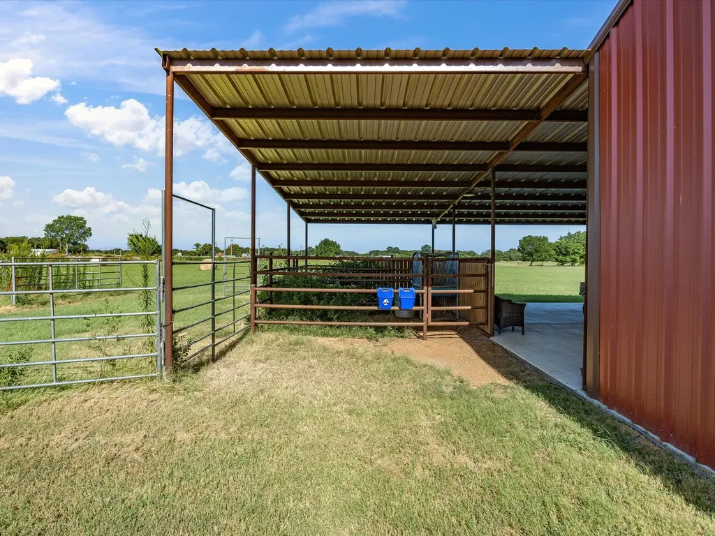 716 County Road 3241 Paradise TX 76073