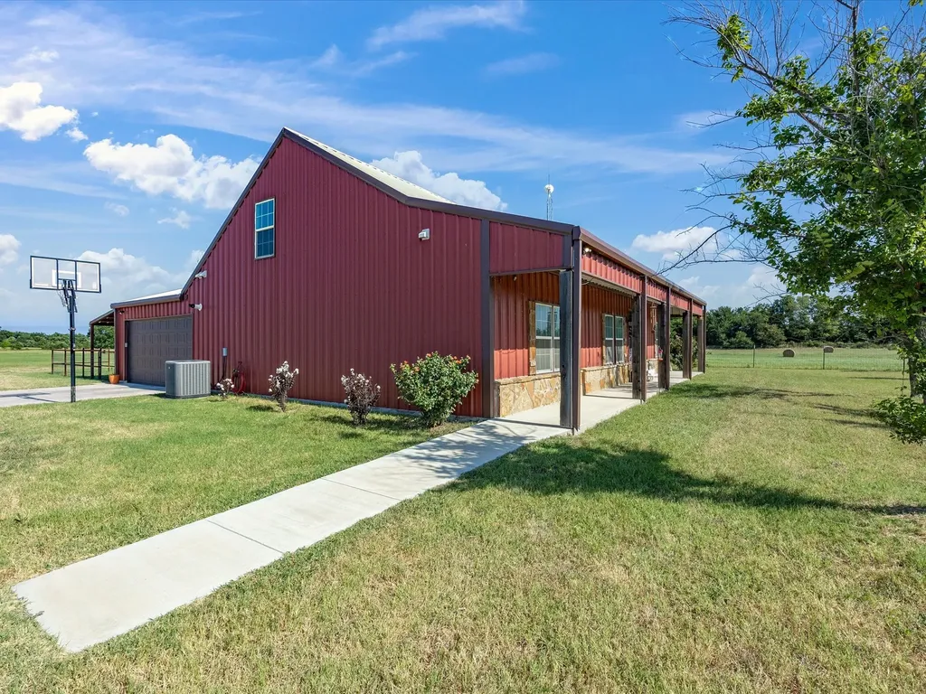 716 County Road 3241 Paradise TX 76073