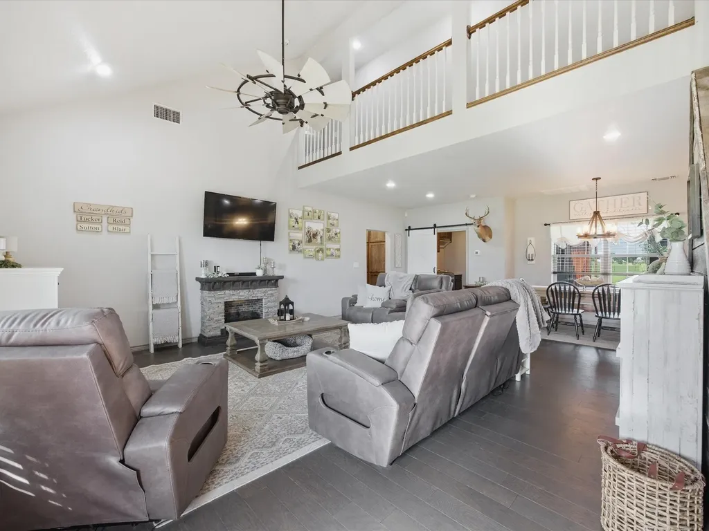 716 County Road 3241 Paradise TX 76073