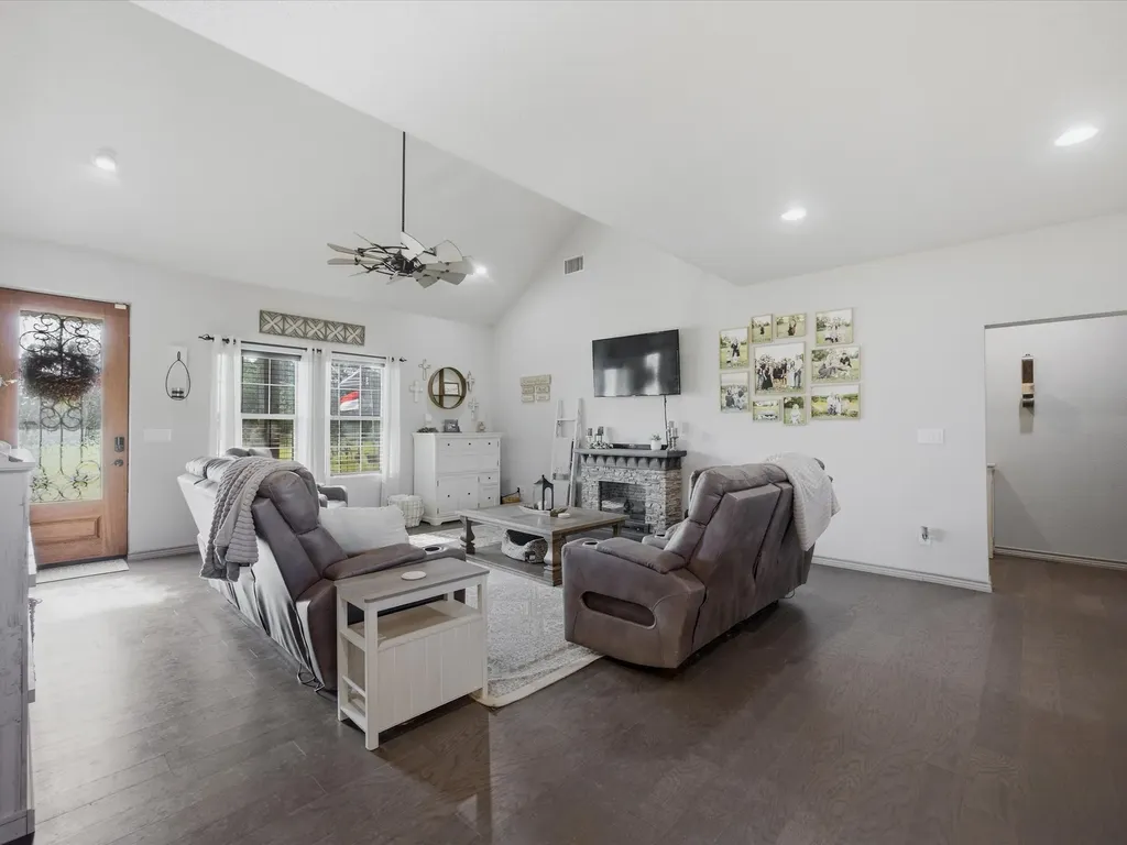 716 County Road 3241 Paradise TX 76073