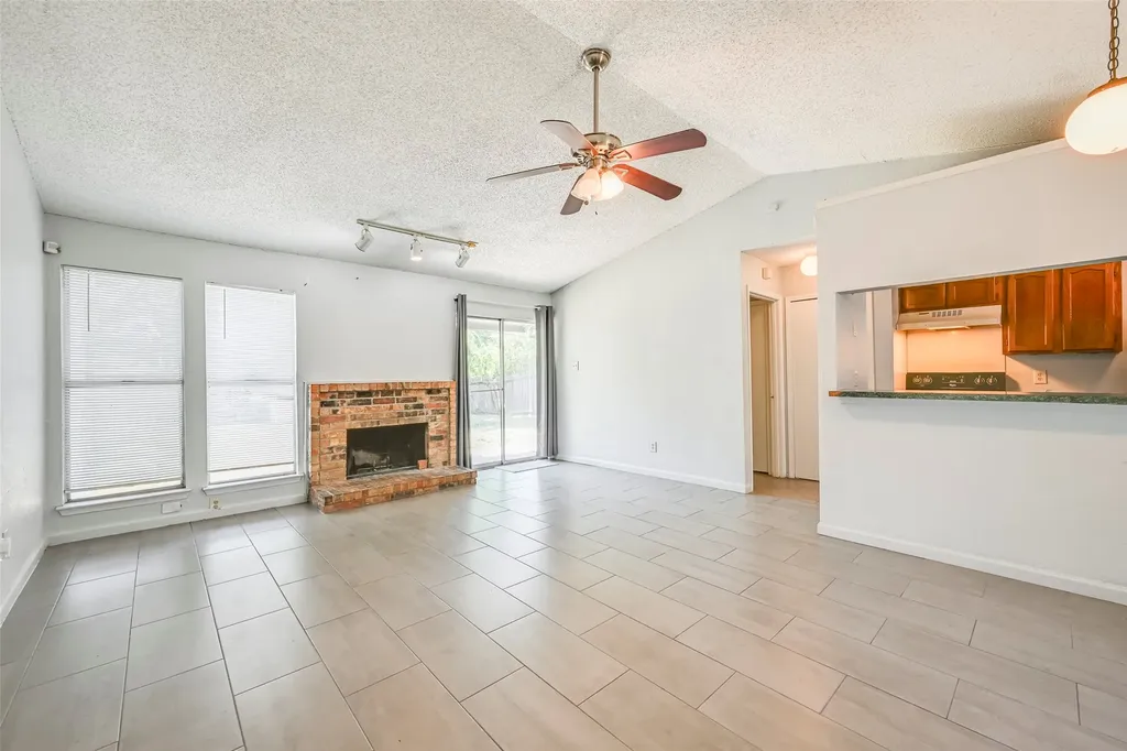 1417 Caplin Drive Arlington TX 76018