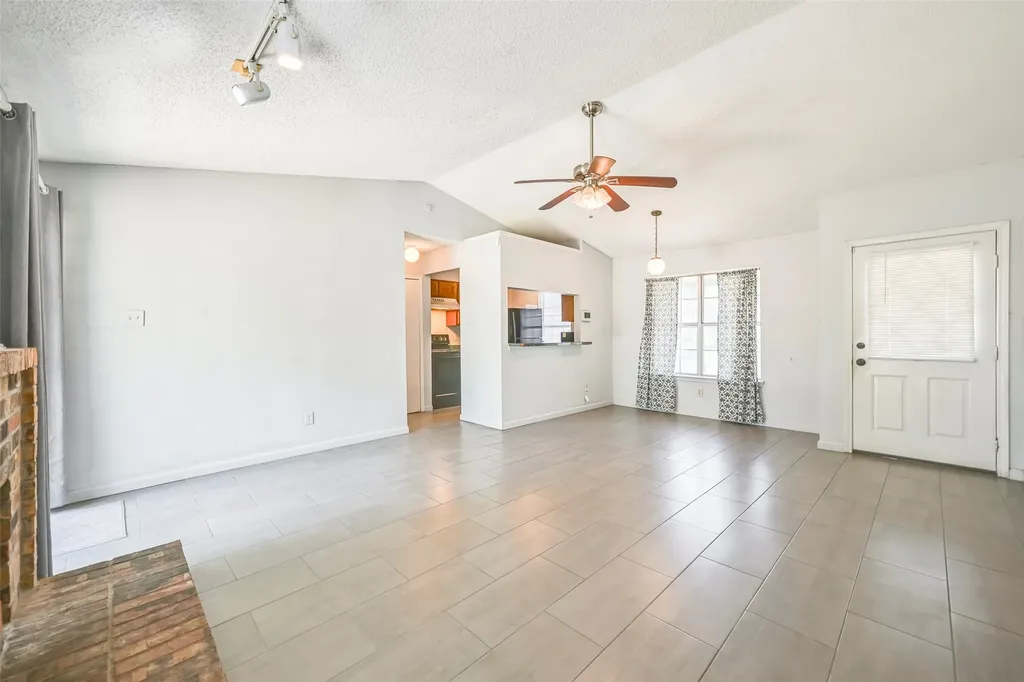 1417 Caplin Drive Arlington TX 76018