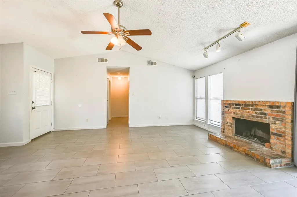 1417 Caplin Drive Arlington TX 76018