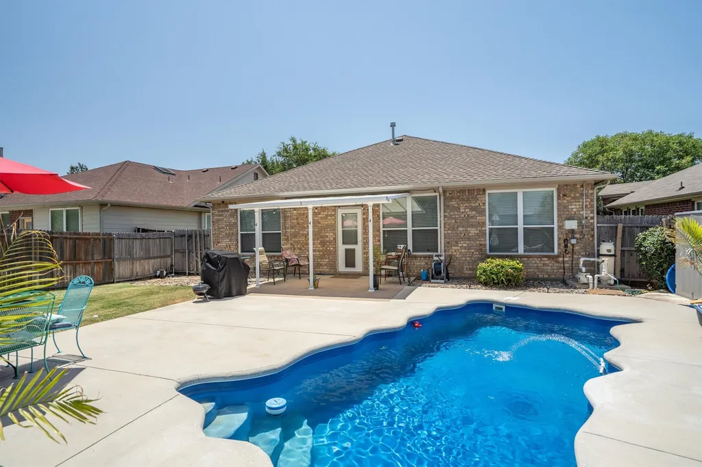 499 Grayson Lane Lake Dallas TX 75065