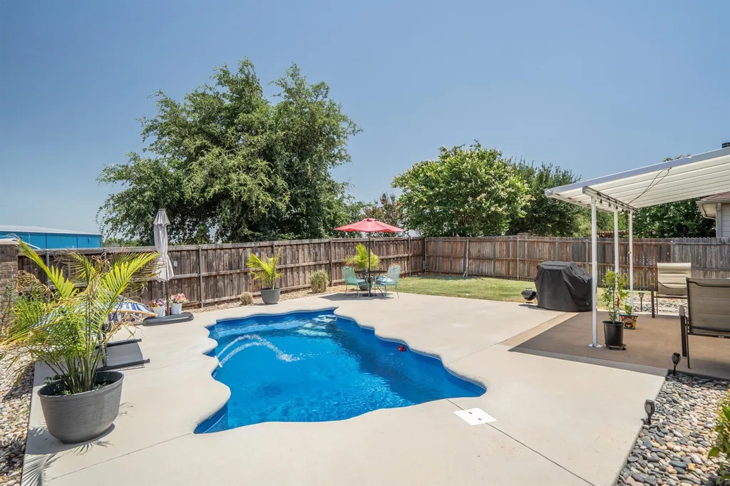 499 Grayson Lane Lake Dallas TX 75065