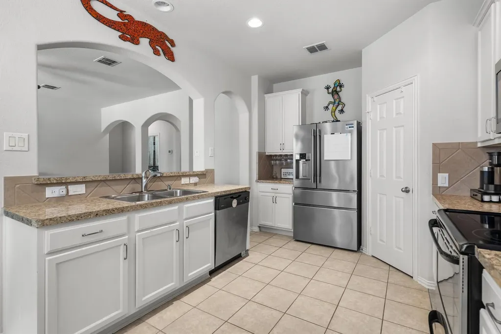 499 Grayson Lane Lake Dallas TX 75065