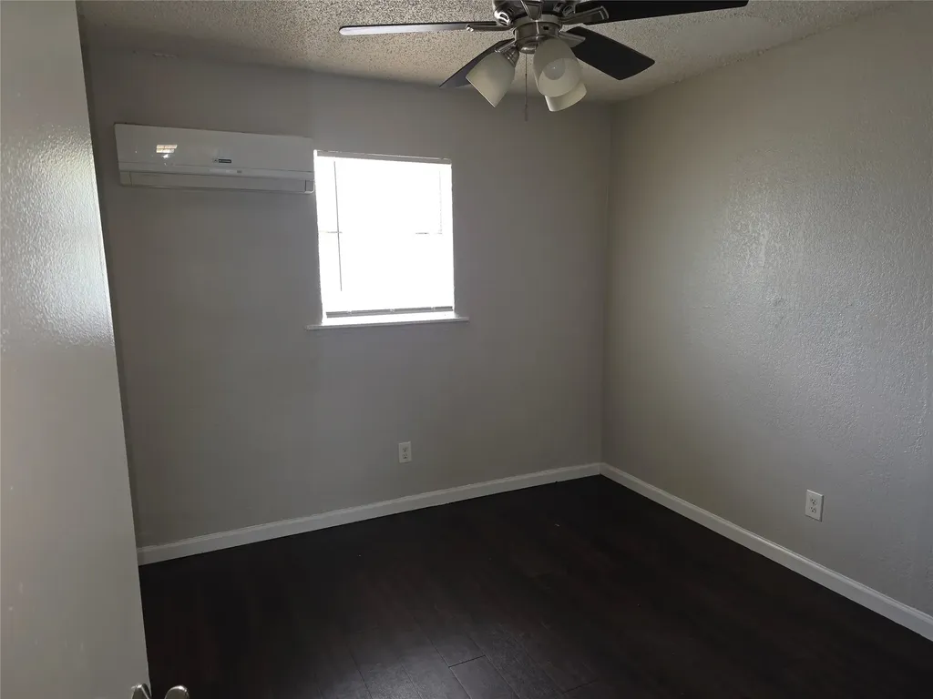 3910 Polly Street Dallas TX 75210