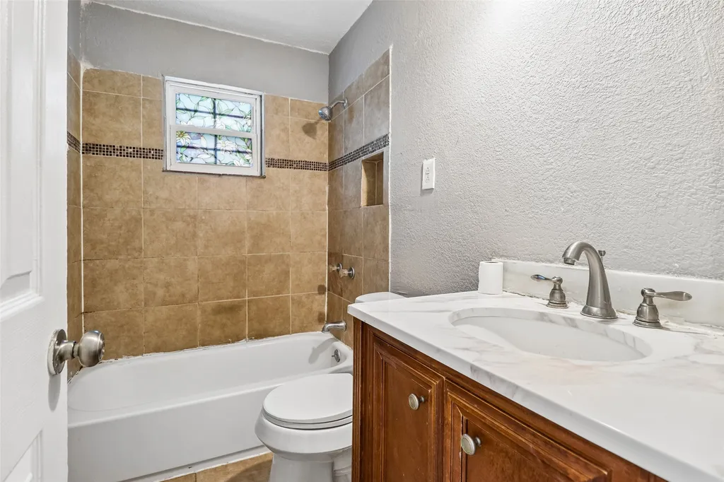 13905 Albemarle Drive Farmers Branch TX 75234