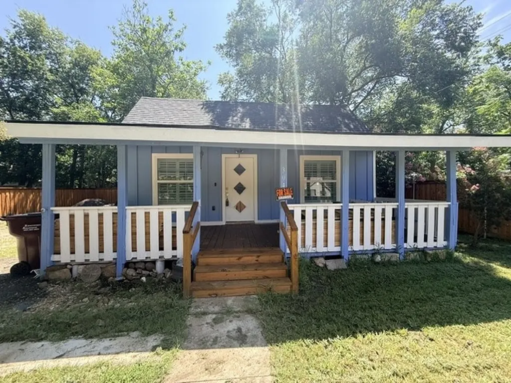 304 N Connett Street Leonard TX 75452