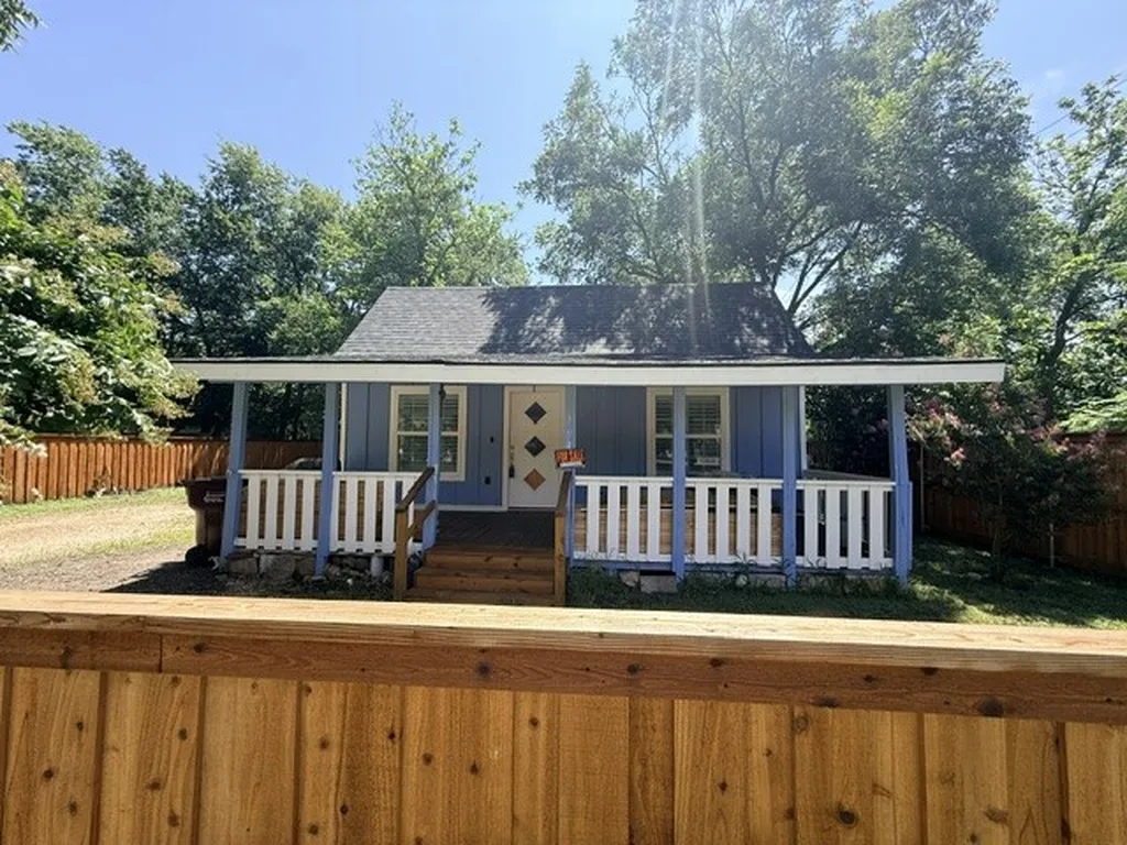 304 N Connett Street Leonard TX 75452