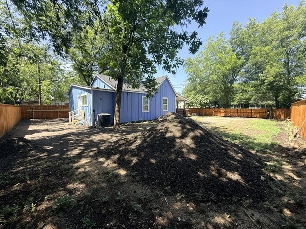304 N Connett Street Leonard TX 75452