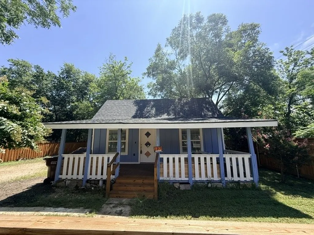 304 N Connett Street Leonard TX 75452