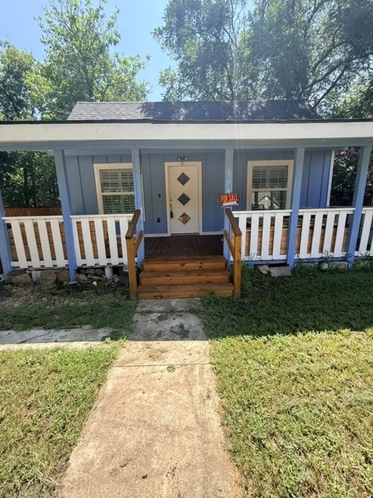 304 N Connett Street Leonard TX 75452