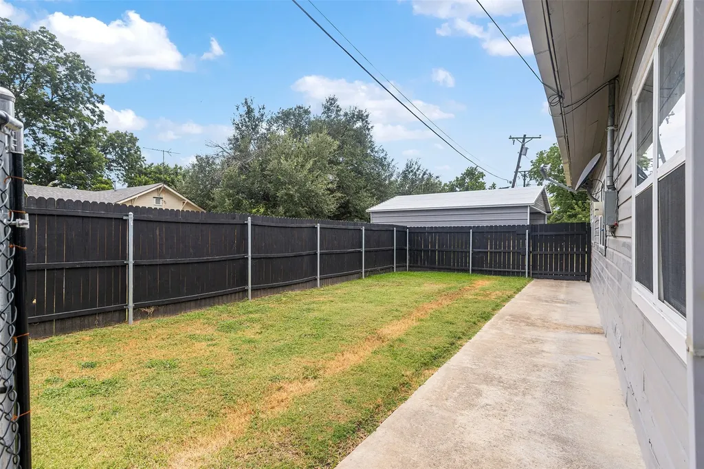 607 S Main Street Kemp TX 75143