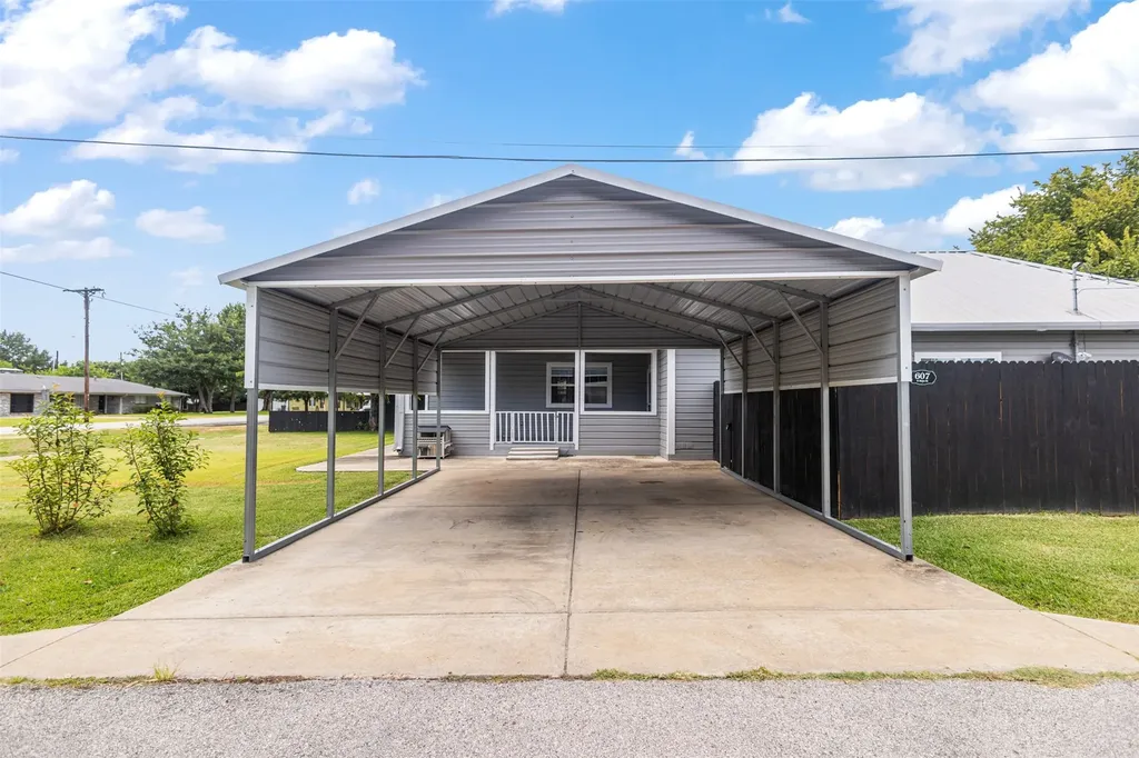 607 S Main Street Kemp TX 75143