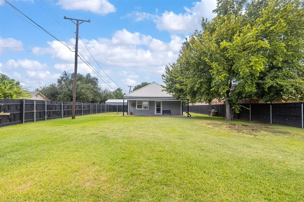 607 S Main Street Kemp TX 75143
