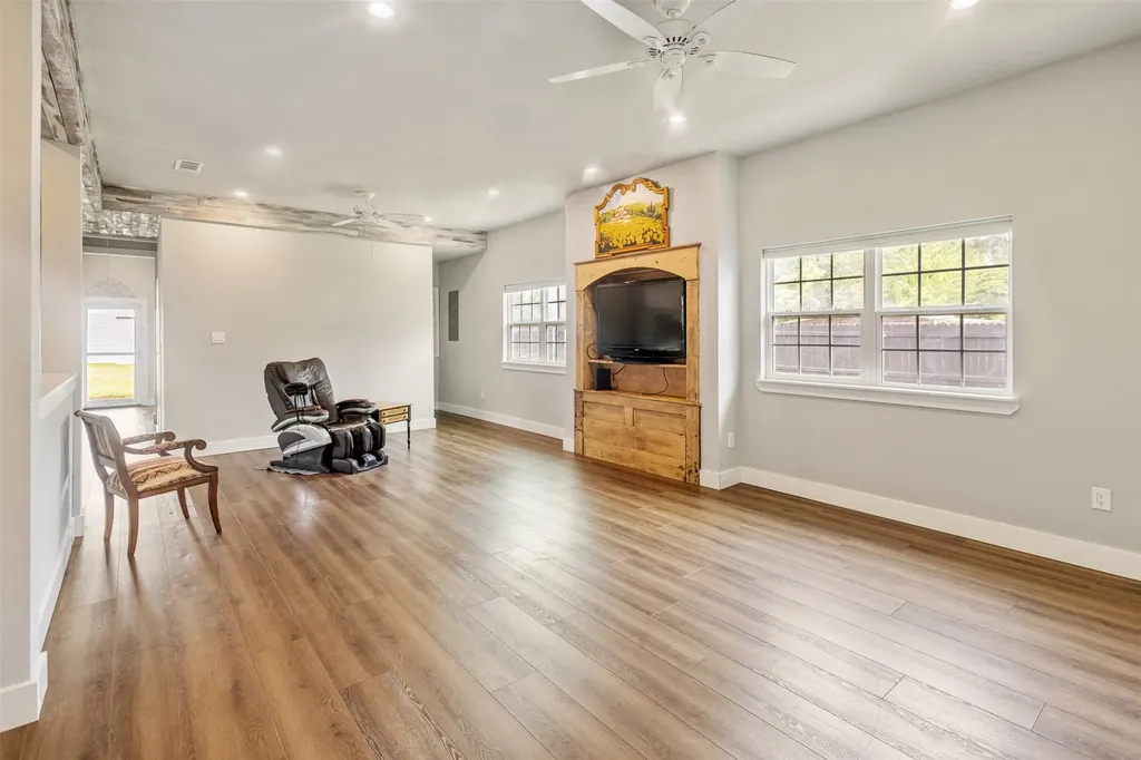 607 S Main Street Kemp TX 75143