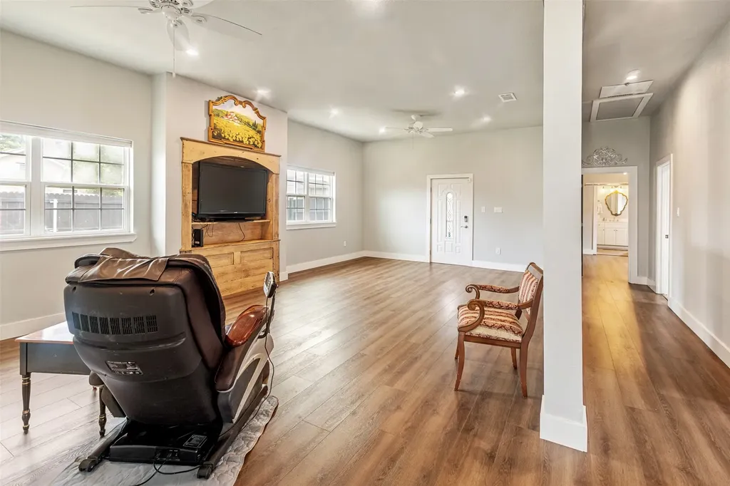 607 S Main Street Kemp TX 75143