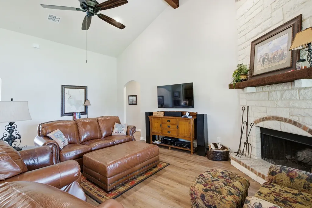 640 Sunfish Point Bluff Dale TX 76433