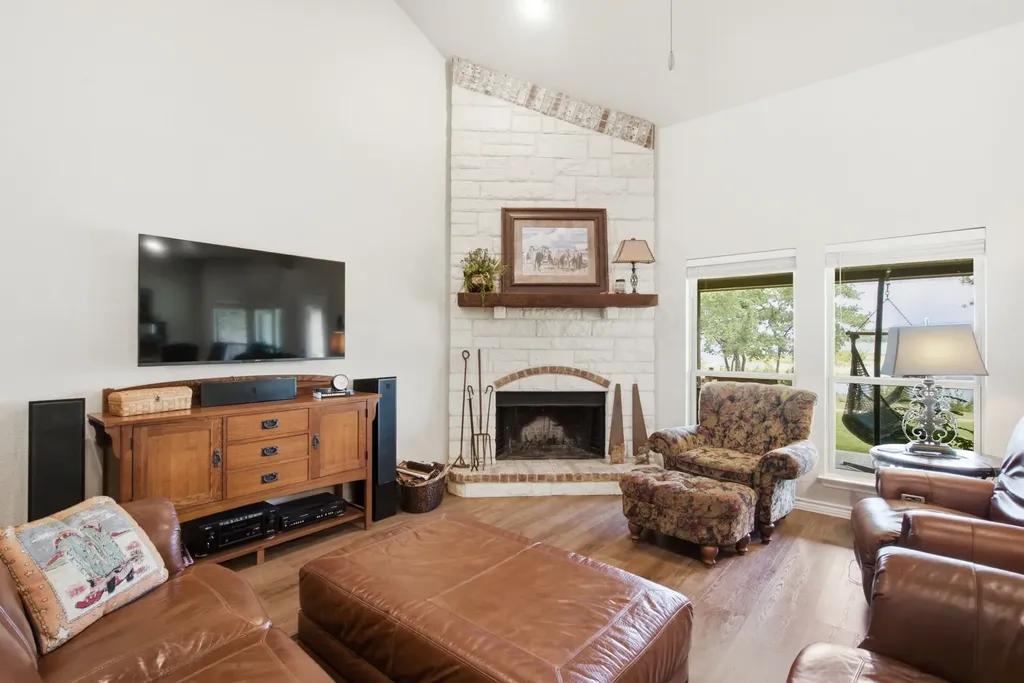 640 Sunfish Point Bluff Dale TX 76433