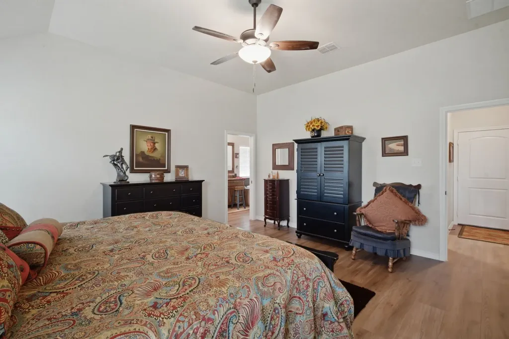 640 Sunfish Point Bluff Dale TX 76433