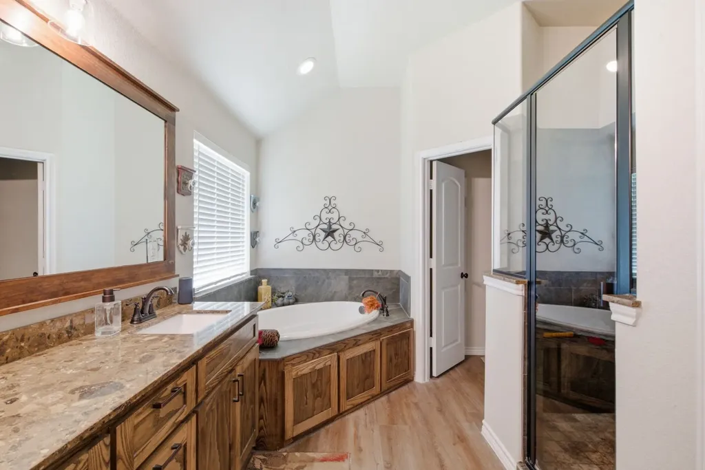 640 Sunfish Point Bluff Dale TX 76433