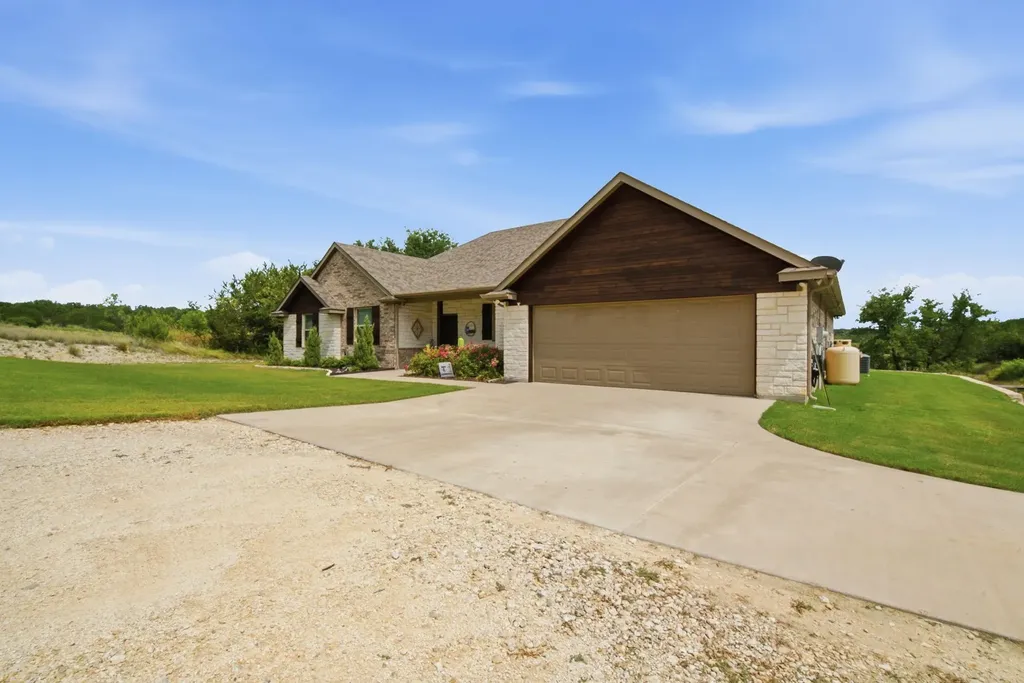 640 Sunfish Point Bluff Dale TX 76433