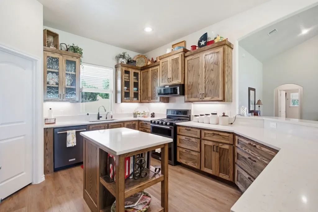 640 Sunfish Point Bluff Dale TX 76433