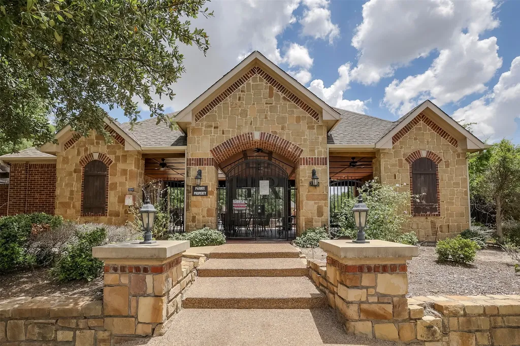 1429 Fox Run Drive Irving TX 75063