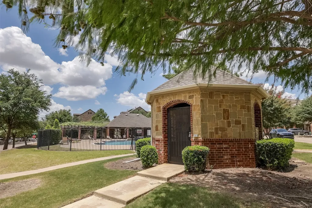 1429 Fox Run Drive Irving TX 75063